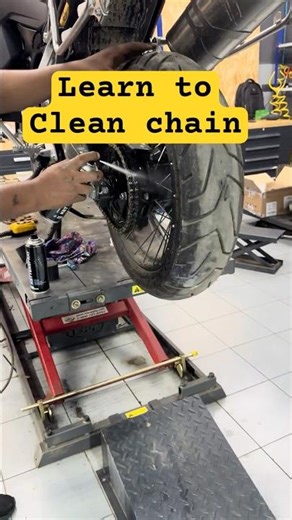 How to clean 😎 BMW Golden chain #F900GSAdventure #r1300gs