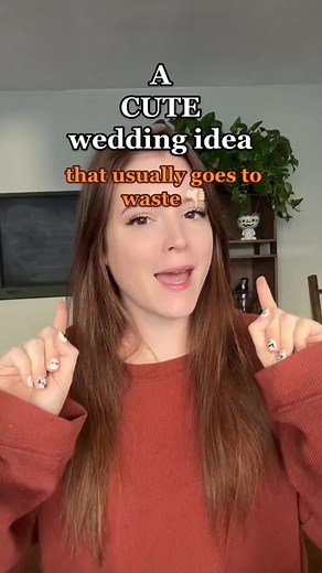 What’re your thoughts on having flip flops at a wedding? #weddingideas #budgetwedding #flipflopwedding #weddingfavors | Lynea D'Aprix