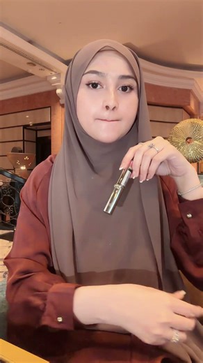 Lunch with the kids, husband and not forgetting my fav lippie 💋 #momlife #family #shorts