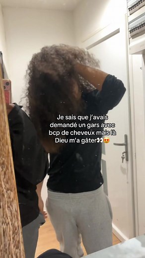 Demandes et Réalités : Un Cheveux Étonnant !