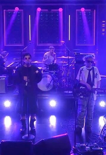 Starburster. Fallon. #fontainesdc | starbuster fontaines dc