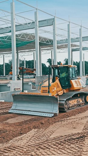 Taking your dozer to the next level is about to get a lot simpler. 📈 Unicontrol’s newest innovation will let you master the art of precision with one simple click. Can’t wait until December 1st for the official launch? Contact us NOW for an exclusive preview. #MachineControl #Dozer #Komatsu #Caterpillar #JohnDeere