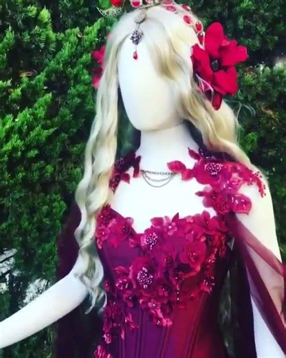 That Ruby Red Moment 🌹 #gownsofinstagram #fantasy