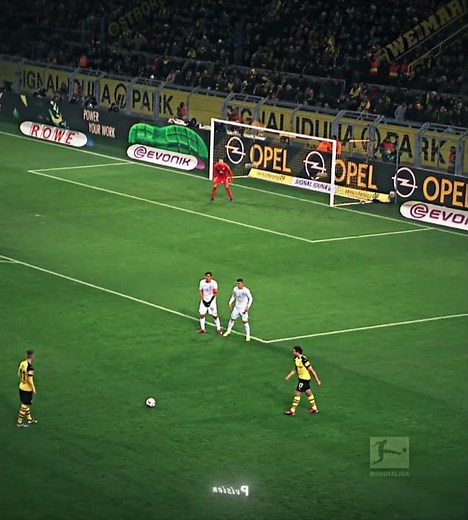 Genius Free Kick Tactic Explained in 20s 🧠