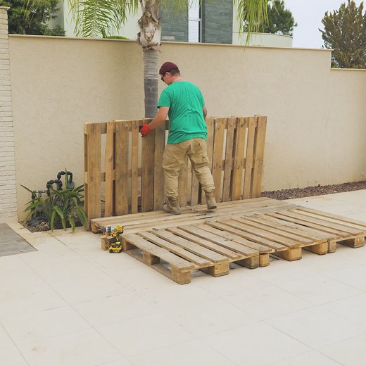 How Old Pallets Can Completely Refresh Your Backyard Space | 3-Minute Hacks