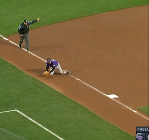 Nolan Arenado makes huge throw from his knees