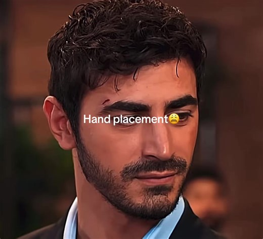 No shame whatsoever🤭 #ates #arafta #mercanateş #turkishseries #fyp | Hand Placement