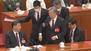 WATCH: Former Chinese president Hu Jintao's dramatic escorted exit from the closing of the Communist Party Congress on Saturday (Oct 22) sent speculation among China-watchers into overdrive. China's only comment came in a pair of tweets in English later that day saying that Mr Hu had been feeling unwell, an explanation that has been met with scepticism by some. Read on: https://tdy.sg/3FbkjFW | TODAY