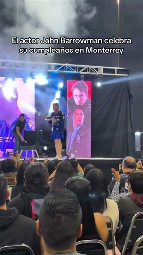El actor John Barrowman celebró su cumpleaños en La Conve 65 😎