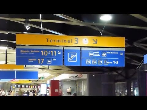 guide AEROPORT LYON ST-EXUPERY mode d'emploi PARKING NAVETTE TERMINAUX AIRPORT