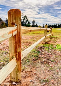 Split Rail Fence DIY: Step-by-Step Build, Easy Tips, and Rustic Style Ideas