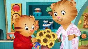 Daniel Tiger's Neighborhood - Daniel Helps at Home (Spanish) Video | PBS KIDS