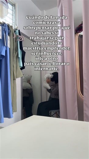 Té verdwe on Instagram: "Es una decisión muy dificilísima(:( #vidaadulta"