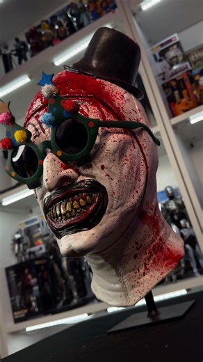 Trick or Treat Studios: Art The Clown Mask Repaint 🤡 #trickortreatstudios #arttheclown #terrifier
