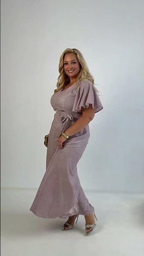 Sukienka wieczorowa na wesele "Wedding Glow": pudrowy róż z poświatą srebra ✨ |Moda Size Plus Iwanek