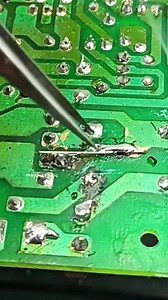 Connecting the PCB line paths #pcb #line #crafts #job #repair | Suyadi Maya Tehnic