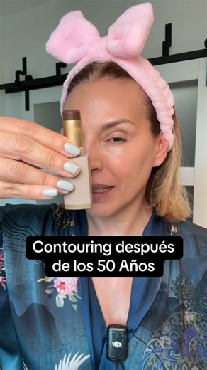 Comenta CONTORNO y te mando el link 🔗 El Smooth Blur Contour Stick de Anastasia Beverly Hills, es ideal para principiantes por su fórmula fácil de difuminar. Simplemente aplica y desliza, te da definición natural y sin esfuerzo. ¡No deja parches! 😉✨ #ContouringParaPrincipiantes #SmoothBlurContour #AnastasiaBeverlyHills #MaquillajeFácil #normescandonbelleza #40nasyfelices #normaescandon | Cuarentonas Y Felices