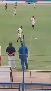 Estas skills no se ven ni en la Champions. 😂 #cracks #football #Soccer #futbol #funnyfootball | GoodGoal