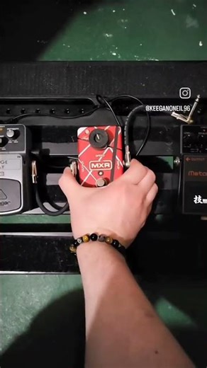 Putting together a simple pedalboard.