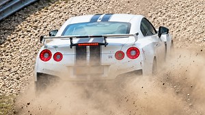 La leggendaria GT-R mostra i suoi limiti al Green Hell