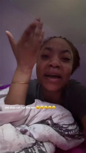 milk marie. (@thisiswhoiam__)’s video of Doja Cat Performance