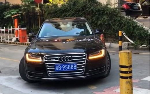 300万的奥迪A8你见过没，比自家超跑都要贵的轿车！w12