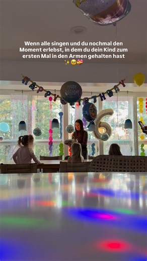 Ich bin’s die Mel on Instagram: "Happy Birthday unser Eleanor Schatz ✨🥹🎁 Du bist unser Sonnenschein und machst unser Leben so so so viel schöner! Wie sich das Leben nur mit einer Entscheidung verändern kann. Ich bin dankbar dass ich nicht darauf gehört habe, dass man mit 36 zu alt ist um nochmal ein Baby zu bekommen. 😌"