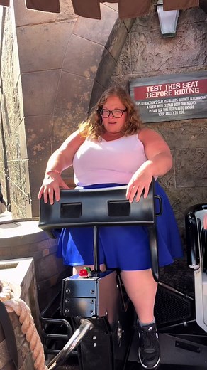 Have you ever been on Hagrid’s Magical Creatures Motorbike Adventure at Universal’s Islands of Adventure? Let us know in the comments! #universalstudios #plussize #hagridsmotorbikeadventure #disneyadult #harrypotter