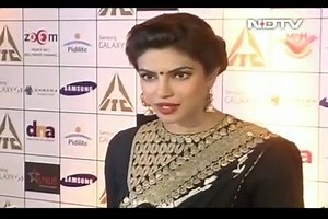 At Dilip Kumar's Book Launch, a VIP Guest List From Bollywood (Aired: June 2014)