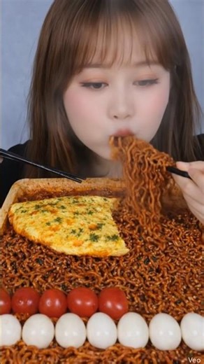 Asmer eating🥵, spicy noodles🥟🍜 omelette#mukbang #food #streetfood