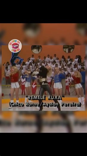 Xou da Xuxa on Instagram: "SIGA ➡️ @xoudaxuxaoficial Em 1989, a Rainha @xuxameneghel esteve no Domingão do Faustão e, ao lado das suas lindas Paquitas Xiquita @andreasorvetaooficial, Miuxa @catiapaganote, Paquitita @tatianamaranhao e Pituxa @arealspiller, apresentou Remelexuxa, faixa de seu disco 4⁰ Xou da Xuxa, recém lançado. Detalhe para a Catita, que acabou usando a fardinha vermelha, assim como no clipe, e a Tati com os cabelos recém tingidos, ainda meio loiro acinzentado. Que saudades dos d