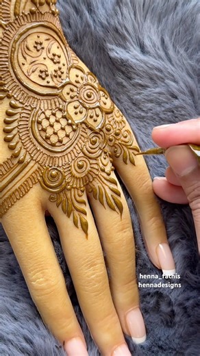 Elegant Henna Design #aesthetic #simplemehndi #simplehenna #hennatatto #hennadesign #hennatutorial