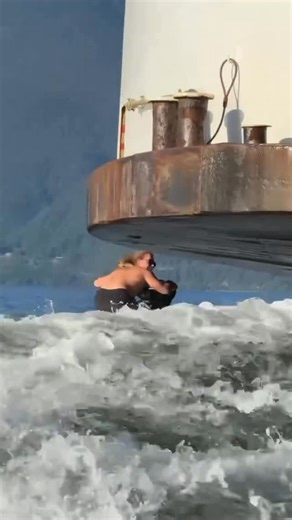 Maritime Fails on Instagram: "Darwin Awards 🤦‍♂️ Follow for more: @maritime_fails #fail #jet #boat #badidea #ferry"
