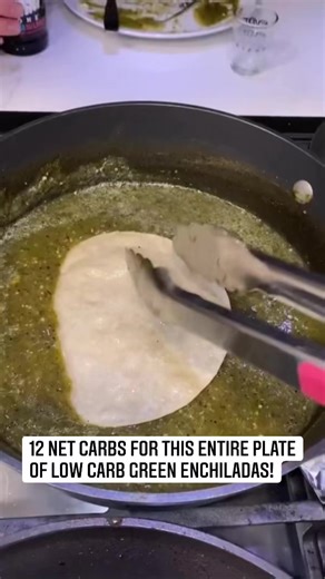 OMG guys green enchiladas is one of my favorite mexican dishes😍 To make this low carb dish my Momma just swatches out the regular corn tortilla for an @alamadre.co low carb tortilla!! Each one is 4 carbs💙(For more meals like this, my Momma has her own IG and TT page under @sukiscocina 💫)I love having this for lunch or dinner with a fruit salad! I'm not low carb but if you like to indulge with fruits and certain other high carb snacks like I do, then make yourself a HIGH PROTEIN LOW CARB MEAL 