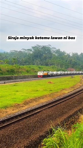Kereta api terpanjang tercepat termahal ni bos #Kai #Keretaapiindonesia #Railway | Triono Comal