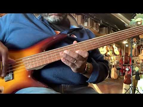 Ibanez SRF 375 F: Maybe the best budget fretless?