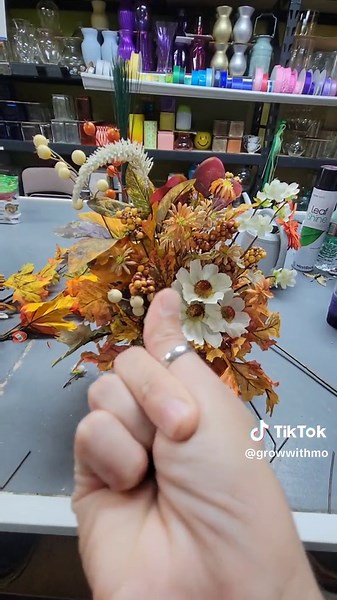 working on those transitions... here's a little fall silk arrangement put together. #floral #floridafloralarrangements #floridaflorist #fall #silkflowersarrangement #silkflowers