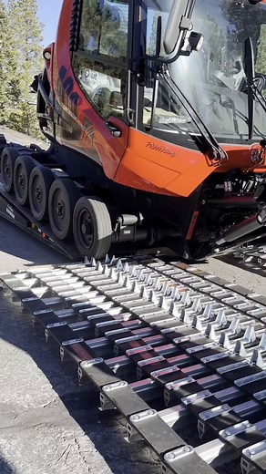 New season. New ski lodge. New snowcats. ❄️🚜 Watch as our PistenBully 400s come together — featuring cutting-edge grooming technology for every type of trail. Both the ParkPro and Nordic models use LiDAR snow-depth monitoring for precise snow management, while the Nordic cat adds a movable track pan and extra tillers for flawless classic tracks. Together, they help our team maximize snowmaking efficiency and maintain perfect conditions all season — for both downhill and cross country skiers. | 