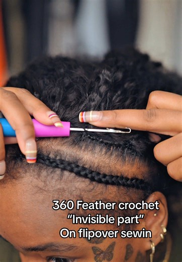 A FINE HAIR GAME-CHANGER!! I did #feathercrochet on the perimeter of my flipover sewin to create an “invisible part” and YALLLLL 🥹😱 My hair is completely protected underneath the stocking & weaving cap I used on my base and this new technique took my leaveout to the next level. The bundles are from kbl 20” of Burmese curly and the feather crochet is from hot braids 22” kinky curly to get that natural layer look. Stay tuned and enjoy xoxo Fairyy #laurasia #laurasia_yt #laurasiaandreapcos #laura