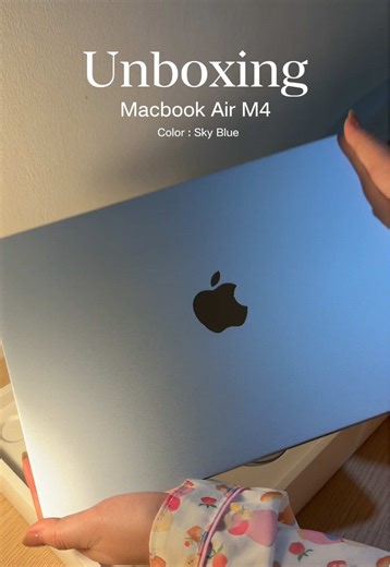 Unboxing the New Sky-Blue MacBook Air M2