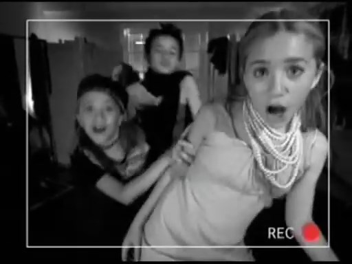 You're Invited to Mary-Kate and Ashley's Fashion Party (1999) [VHS]