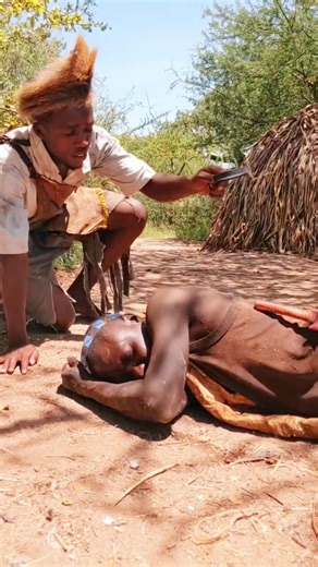 When the mirror falls on the Hadza#usa #africa #funny #brasil #indonesia