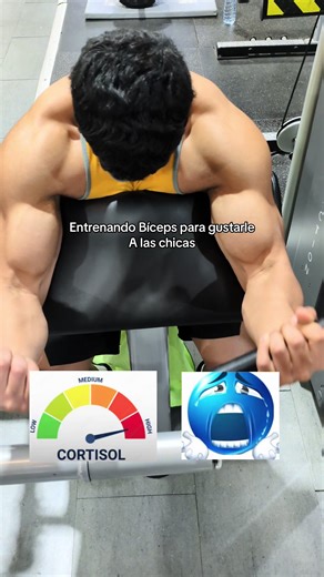 Entrenando Bíceps con Humor y Estilo