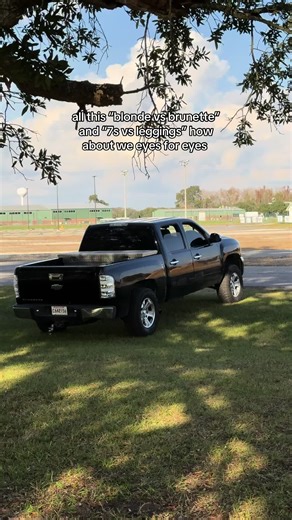 Comparing Eye Colors: Blonde vs Brunette Perspectives