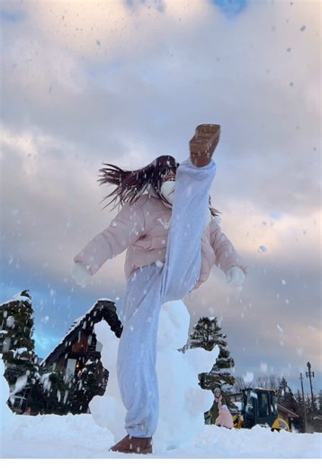 Struggling to Dance on Snow: A Hilarious Challenge