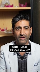 💥 Titanium vs. Silicone Implants — Which Gets Infected More? 💥 I get this question from guys all the time. The truth? Titanium, silicone, PEEK — none of them have a higher infection rate. When the surgery is done cleanly and correctly, the risk is equally low across the board. I use silicone and PEEK because they’re reliable, customizable, and give the most natural, masculine definition. But at the end of the day, what matters most isn’t the material — it’s the technique, precision, and afterc