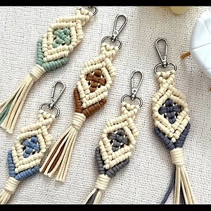 376K views · 3.5K reactions | Easy Macrame Keychain for the beginners 臨#DIY #macrameknots #acessorios #viralreels #macrame | Decoration | Facebook