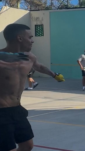 That’s a hold it?!? #HandballRulebook #Handball101 #HandballTips #HandballUnited #TheHandballCourts #HandballHighlighter #HandballHumor #NewYorkHandball #UrbanSports #NYCSports #StreetSports #HandballGame #HandballRules #PlayHard #SportsKnowledge #CourtLife #AthleticMindset #GameChanger #CompetitiveEdge #NYCHandball | The Handball Courts