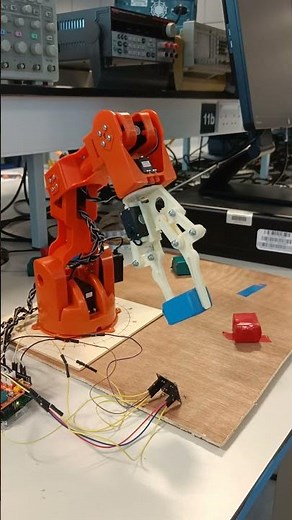 Robot arm colour sorting tests Mechatronics FYP