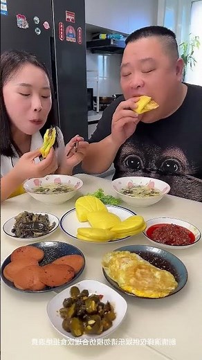 Chồng ngốc đã bị lừa, lấy mất chiếc bánh cuối cùng, không ngờ bên trong lại có mù tạt.